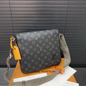 【AT9424】ルイ・ヴィトンDistrictシリーズメッセンジャーバッグ - メンズファッションの贅沢なアイコン | LV