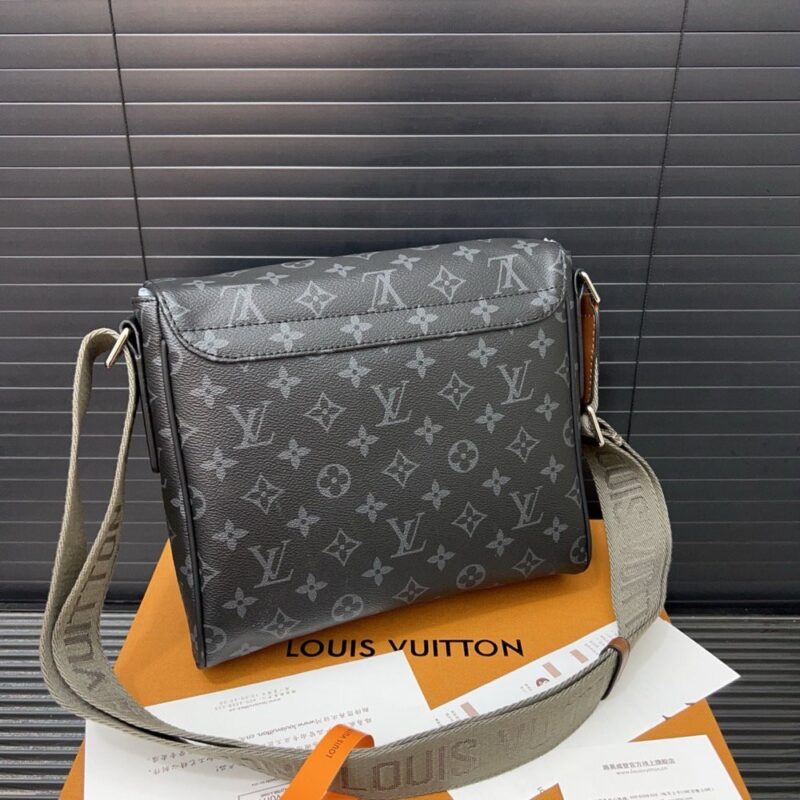 【AT9424】ルイ・ヴィトンDistrictシリーズメッセンジャーバッグ - メンズファッションの贅沢なアイコン | LV