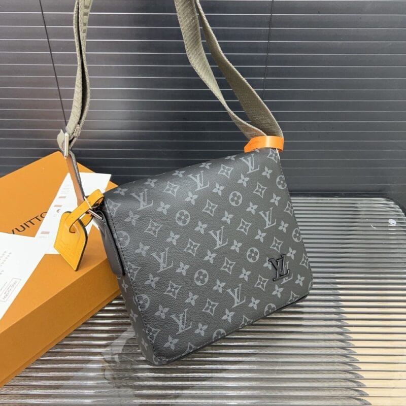 【AT9424】ルイ・ヴィトンDistrictシリーズメッセンジャーバッグ - メンズファッションの贅沢なアイコン | LV