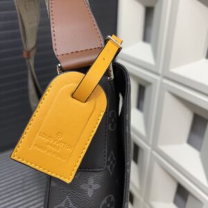 【AT9424】ルイ・ヴィトンDistrictシリーズメッセンジャーバッグ - メンズファッションの贅沢なアイコン | LV