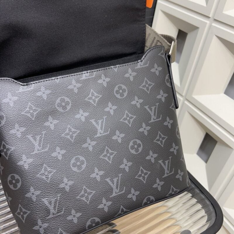 【AT9424】ルイ・ヴィトンDistrictシリーズメッセンジャーバッグ - メンズファッションの贅沢なアイコン | LV