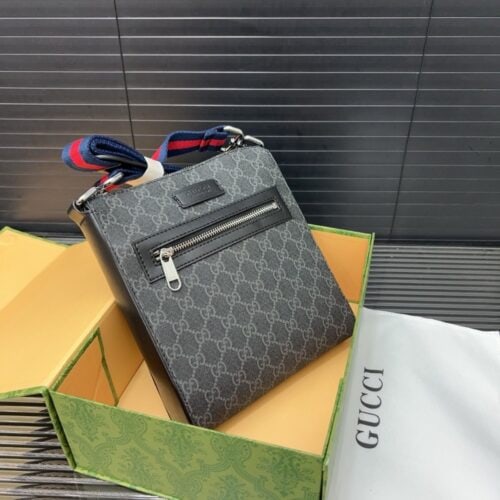 【AT9434】グッチ(Gucci) メンズショルダーバッグ 限定GG Supreme高密度コーティングキャンバス 青赤青カラーストラップ付き | Gucci Italy
