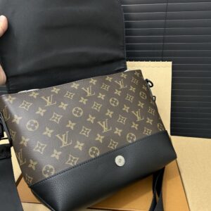 【AT9437】ルイ・ヴィトンのモノグラムプリントメッセンジャーバッグ - 高級レザーデザイン、都市通勤やビジネスに最適 | Louis Vuitton Malletier