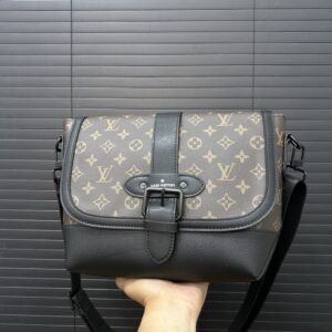 【AT9437】ルイ・ヴィトンのモノグラムプリントメッセンジャーバッグ - 高級レザーデザイン、都市通勤やビジネスに最適 | Louis Vuitton Malletier