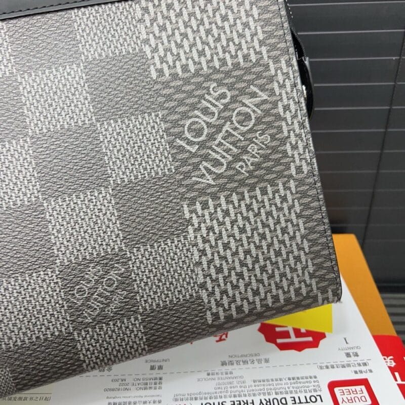 【AT9439】Louis Vuitton ルイ・ヴィトン Damier チェック柄ハンドバッグ、都会の紳士のための贅沢なファッションアイテム | Louis Vuitton Paris