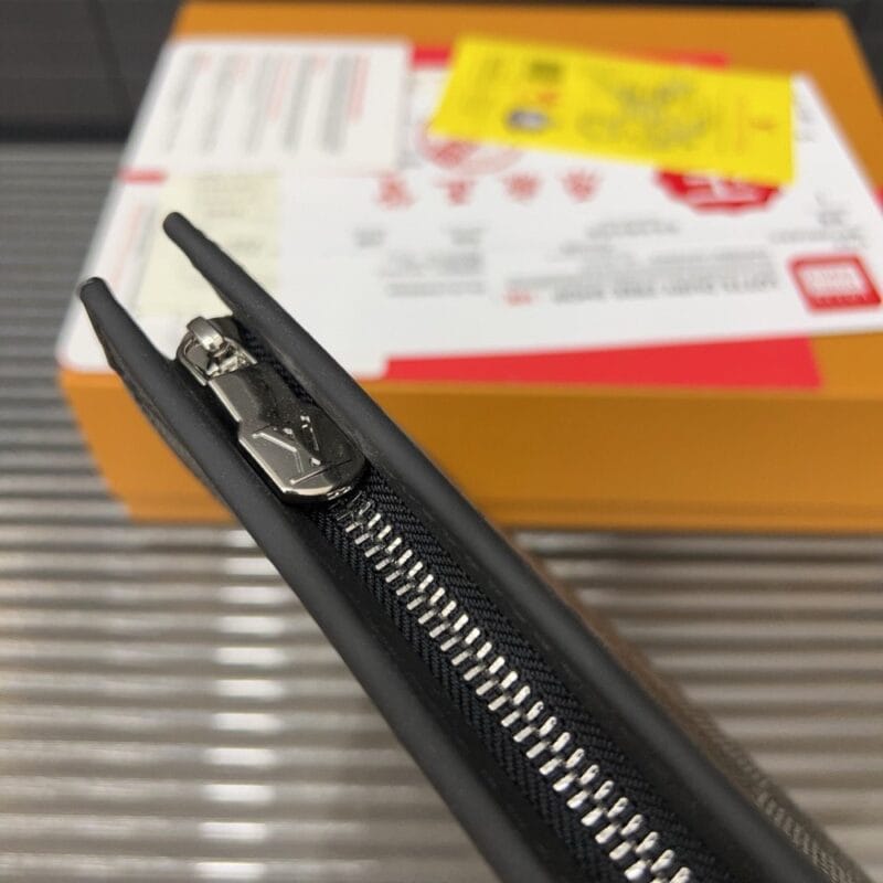 【AT9439】Louis Vuitton ルイ・ヴィトン Damier チェック柄ハンドバッグ、都会の紳士のための贅沢なファッションアイテム | Louis Vuitton Paris