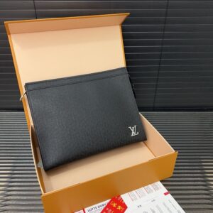 【AT9440】ルイヴィトン メンズ レザーハンドバッグ - 高級感と実用性を兼ね備えたワーキングバッグ | Louis Vuitton Paris