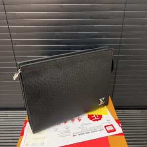 【AT9440】ルイヴィトン メンズ レザーハンドバッグ - 高級感と実用性を兼ね備えたワーキングバッグ | Louis Vuitton Paris