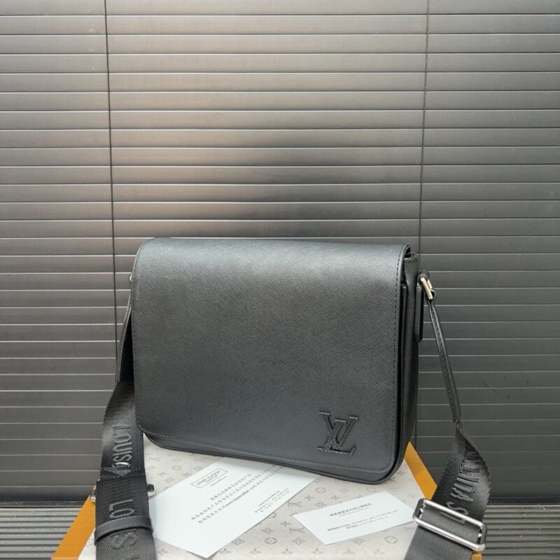 【AT9442】ルイ・ヴィトンDistrictシリーズメッセンジャーバッグ：都会の精鋭に贅沢なファッションを | Louis Vuitton Malletier