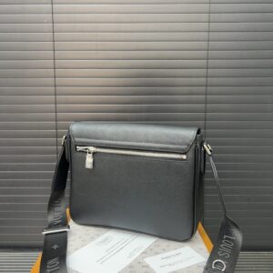 【AT9442】ルイ・ヴィトンDistrictシリーズメッセンジャーバッグ：都会の精鋭に贅沢なファッションを | Louis Vuitton Malletier