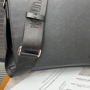 【AT9442】ルイ・ヴィトンDistrictシリーズメッセンジャーバッグ：都会の精鋭に贅沢なファッションを | Louis Vuitton Malletier