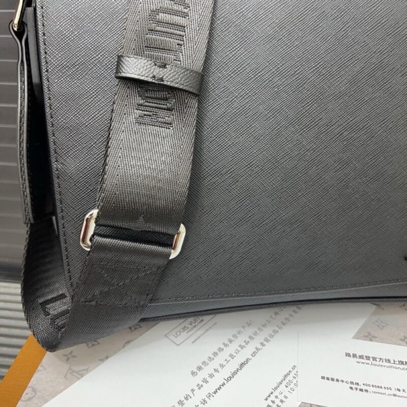 【AT9442】ルイ・ヴィトンDistrictシリーズメッセンジャーバッグ：都会の精鋭に贅沢なファッションを | Louis Vuitton Malletier