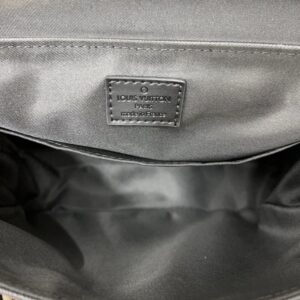【AT9442】ルイ・ヴィトンDistrictシリーズメッセンジャーバッグ：都会の精鋭に贅沢なファッションを | Louis Vuitton Malletier