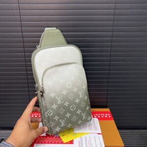 【AT9443】ルイヴィトン アベニュー ショルダーバッグ - 高級モノグラム柄のエレガントなデザイン | Louis Vuitton Paris
