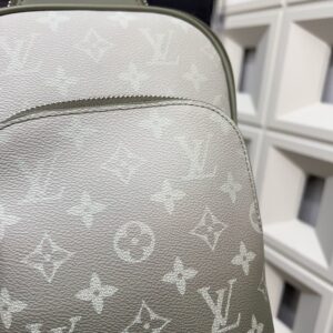 【AT9443】ルイヴィトン アベニュー ショルダーバッグ - 高級モノグラム柄のエレガントなデザイン | Louis Vuitton Paris