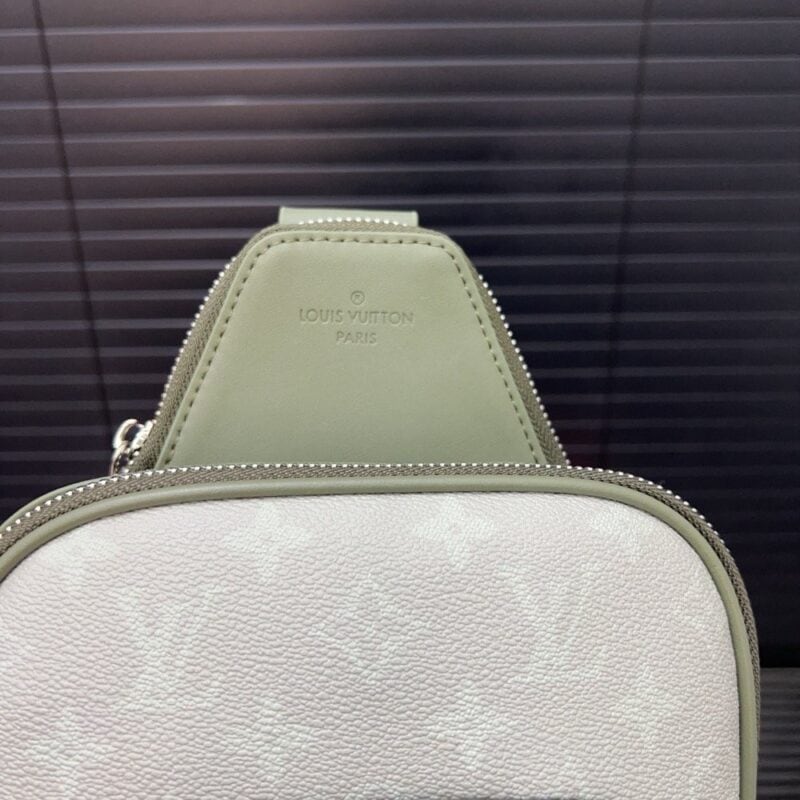 【AT9443】ルイヴィトン アベニュー ショルダーバッグ - 高級モノグラム柄のエレガントなデザイン | Louis Vuitton Paris