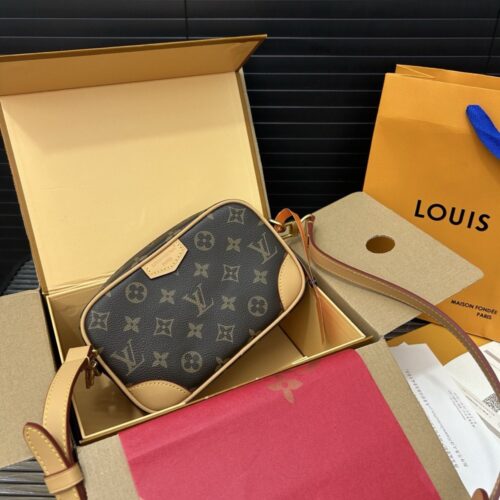 【AT9444】ルイヴィトン モノグラムキャンバスミニショルダーバッグ - ファッションとエレガンスの融合 | Louis Vuitton Malletier