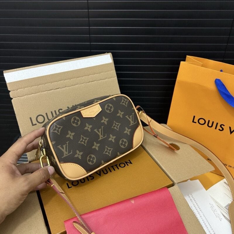 【AT9444】ルイヴィトン モノグラムキャンバスミニショルダーバッグ - ファッションとエレガンスの融合 | Louis Vuitton Malletier
