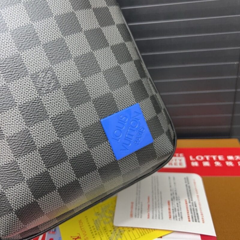 【AT9447】ルイ・ヴィトン Avenue ショルダーチェストバッグ - 高品質レザー素材と贅沢なチェッカー柄 | LV