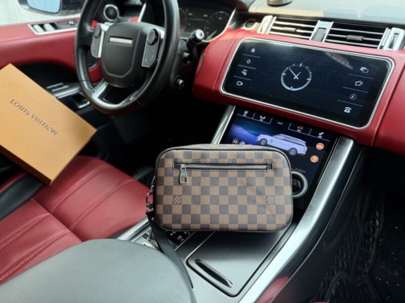 【AT9448】ルイ・ヴィトンDamierチェッククラッチバッグ：男性のための贅沢なファッションアイテム | Louis Vuitton