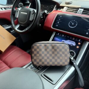 【AT9448】ルイ・ヴィトンDamierチェッククラッチバッグ：男性のための贅沢なファッションアイテム | Louis Vuitton