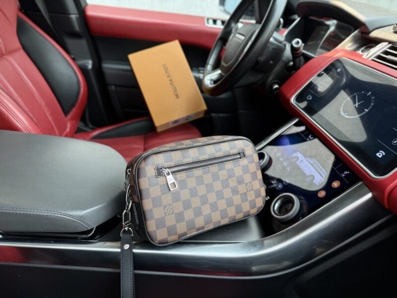 【AT9448】ルイ・ヴィトンDamierチェッククラッチバッグ：男性のための贅沢なファッションアイテム | Louis Vuitton