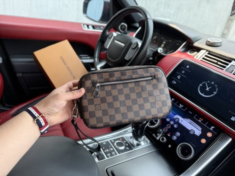 【AT9448】ルイ・ヴィトンDamierチェッククラッチバッグ：男性のための贅沢なファッションアイテム | Louis Vuitton