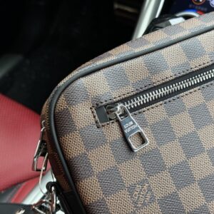 【AT9448】ルイ・ヴィトンDamierチェッククラッチバッグ：男性のための贅沢なファッションアイテム | Louis Vuitton