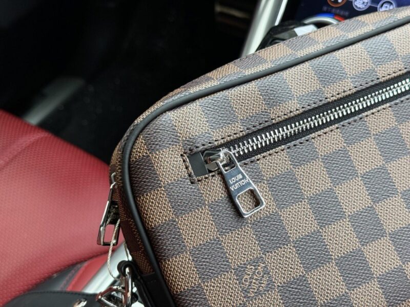 【AT9448】ルイ・ヴィトンDamierチェッククラッチバッグ：男性のための贅沢なファッションアイテム | Louis Vuitton