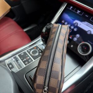 【AT9448】ルイ・ヴィトンDamierチェッククラッチバッグ：男性のための贅沢なファッションアイテム | Louis Vuitton