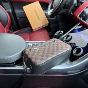【AT9448】ルイ・ヴィトンDamierチェッククラッチバッグ：男性のための贅沢なファッションアイテム | Louis Vuitton