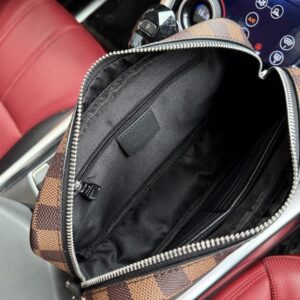 【AT9448】ルイ・ヴィトンDamierチェッククラッチバッグ：男性のための贅沢なファッションアイテム | Louis Vuitton