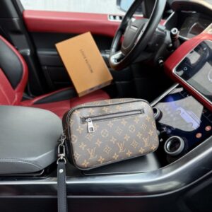 【AT9449】ルイ・ヴィトンの高級クラッチバッグ ビジネスアクセサリーに最適 | Louis Vuitton Paris