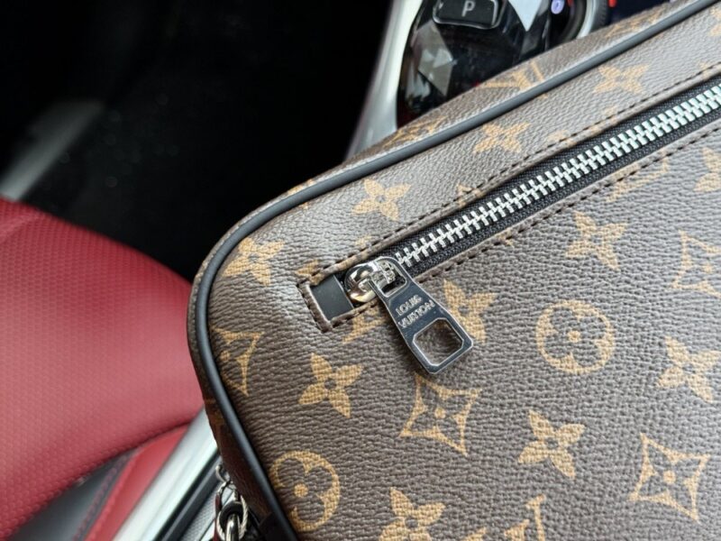 【AT9449】ルイ・ヴィトンの高級クラッチバッグ ビジネスアクセサリーに最適 | Louis Vuitton Paris