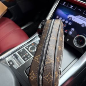 【AT9449】ルイ・ヴィトンの高級クラッチバッグ ビジネスアクセサリーに最適 | Louis Vuitton Paris