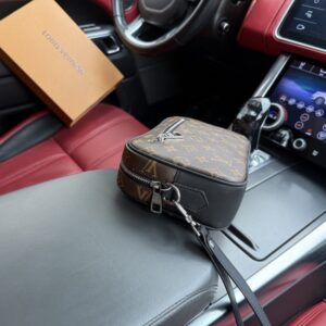 【AT9449】ルイ・ヴィトンの高級クラッチバッグ ビジネスアクセサリーに最適 | Louis Vuitton Paris