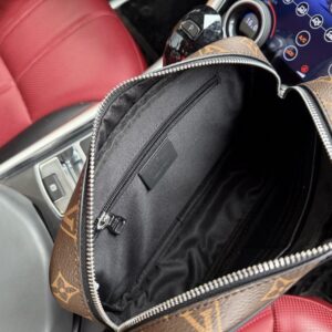 【AT9449】ルイ・ヴィトンの高級クラッチバッグ ビジネスアクセサリーに最適 | Louis Vuitton Paris