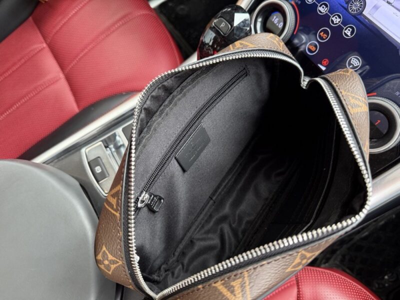 【AT9449】ルイ・ヴィトンの高級クラッチバッグ ビジネスアクセサリーに最適 | Louis Vuitton Paris