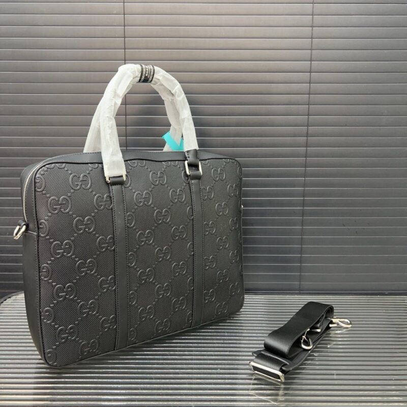 【AT9454】高級設計 GGエンボスレザー書類入れ 15インチノートPC対応 Prada プラダ | Gucci