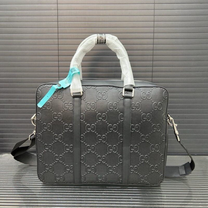 【AT9454】高級設計 GGエンボスレザー書類入れ 15インチノートPC対応 Prada プラダ | Gucci