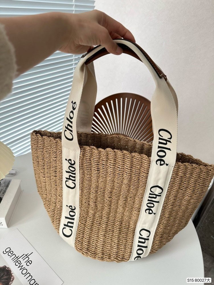 【AT946】クロエ chloe 太陽の光を浴びて夏の訪れです。クロエ編みの水桶バッグ。