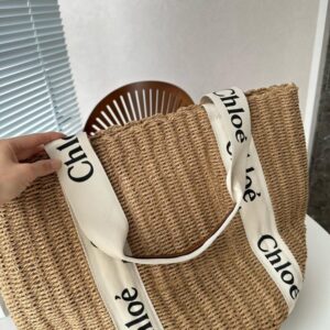 【AT946】クロエ chloe 太陽の光を浴びて夏の訪れです。クロエ編みの水桶バッグ。