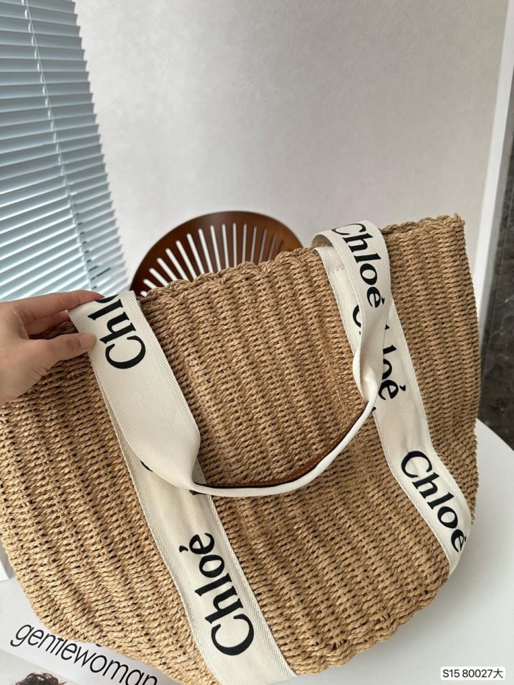 【AT946】クロエ chloe 太陽の光を浴びて夏の訪れです。クロエ編みの水桶バッグ。