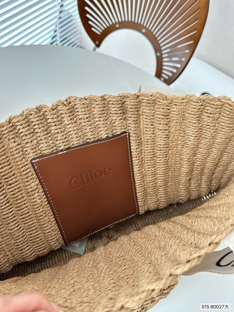 【AT946】クロエ chloe 太陽の光を浴びて夏の訪れです。クロエ編みの水桶バッグ。