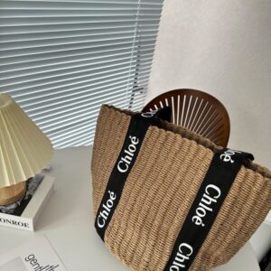 【AT946】クロエ chloe 太陽の光を浴びて夏の訪れです。クロエ編みの水桶バッグ。