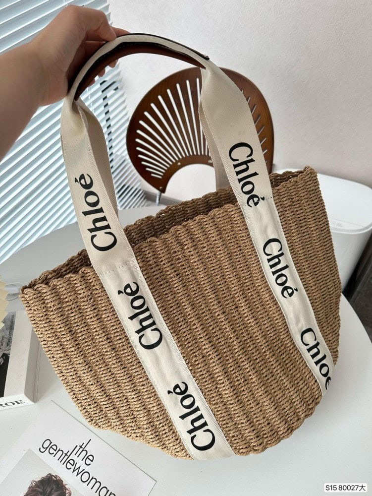 【AT946】クロエ chloe 太陽の光を浴びて夏の訪れです。クロエ編みの水桶バッグ。