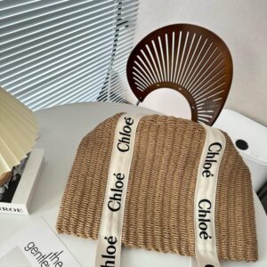 【AT946】クロエ chloe 太陽の光を浴びて夏の訪れです。クロエ編みの水桶バッグ。