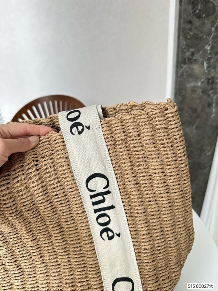 【AT946】クロエ chloe 太陽の光を浴びて夏の訪れです。クロエ編みの水桶バッグ。