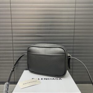 【AT9461】バレンシアガのクラシックカメラバッグ、上質な素材とシンプルデザインで都市のファッションを新たな高みへ | Balenciaga