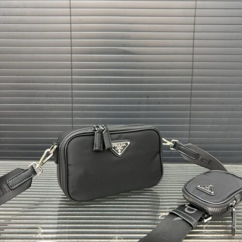 【AT9462】PradaプラダSaffianoナイロンメッセンジャーバッグ、都市のエリート向けのエレガントな多機能バッグ | Prada Italy